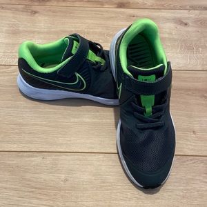 Nike Star Runner 2.0 boys 2Y